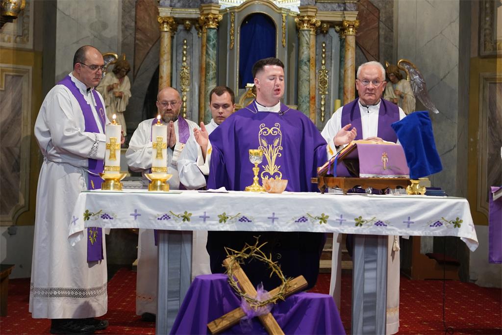 Prvi dan Križnog puta mladih završio misnim slavljem koje je predvodio povjerenik vlč. Matija Filipović